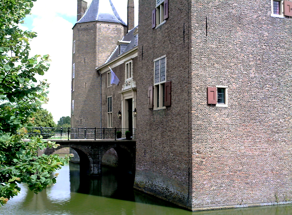 De Noordtoren van kasteel Assumburg in Heemskerk staat bekend als de duiventoren