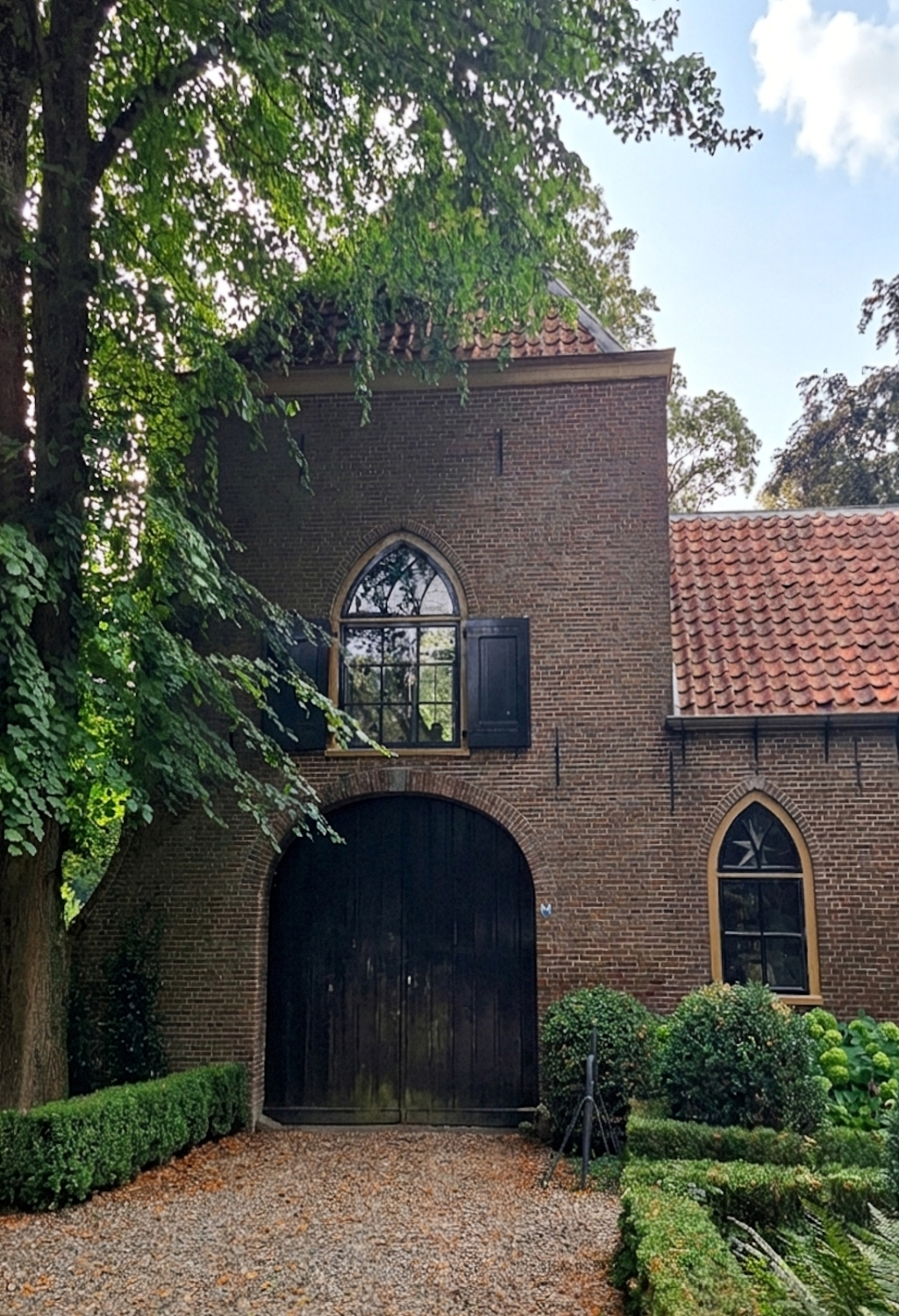 Poortgebouw annex koetshuis Hindersteyn in Langbroek